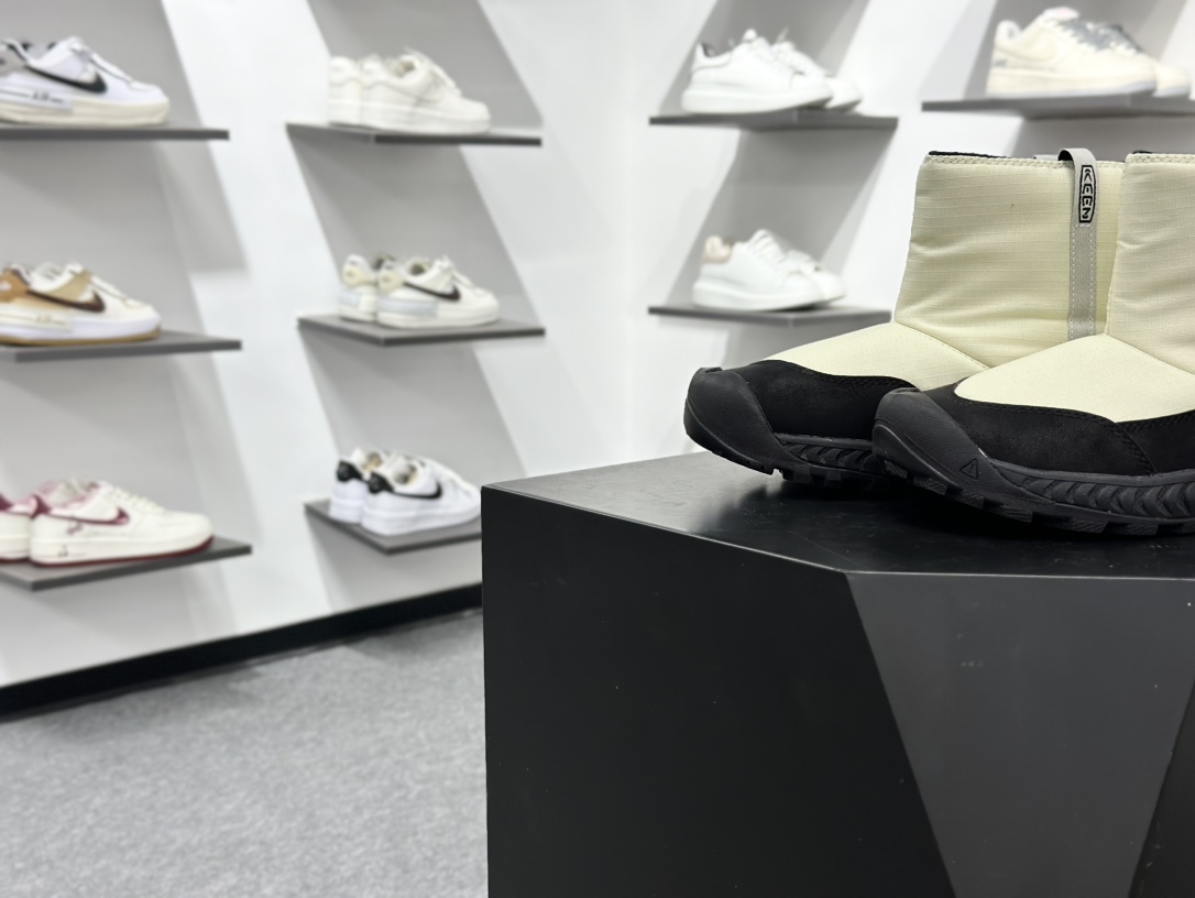 KEEN KEEN HOOD NXIS PULL ON WP 舒适耐磨防滑短靴 1028100