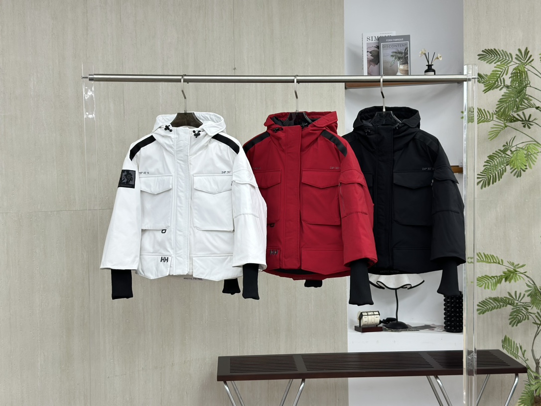 【顶级版本】 HELLY HANSEN |海丽汉森女士防水羽绒服 户外动感加注,自在型动 H2ESSENTIAL系列,披覆专业运动灵感融合高品质羽绒与中性款版型于一身温暖挟裹,运动出行自在掌握 着HELLY HANSEN羽绒服,开启雪驭奇境超燃之境 化身行走的「小太阳」,无惧寒潮冷遇