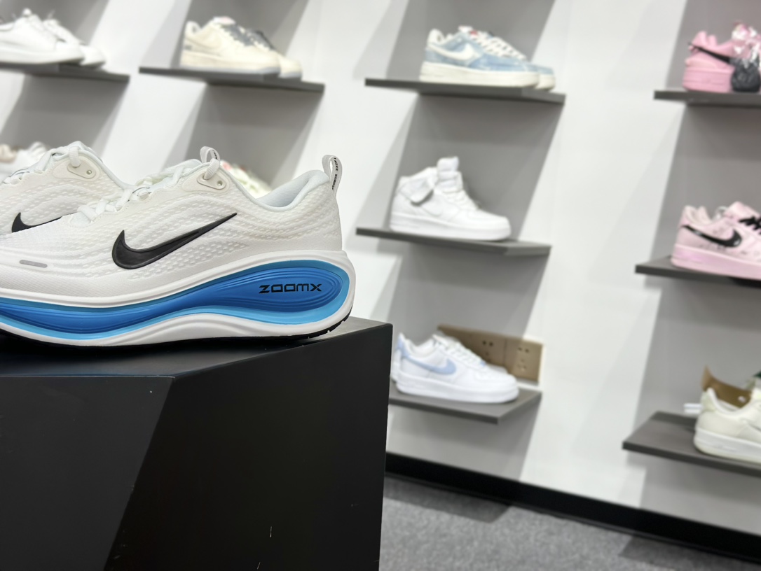 Nike Air Zoom Vomero Plus HV8150-103