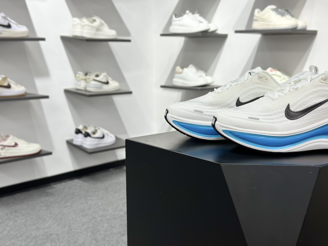 Nike Air Zoom Vomero Plus HV8150-103