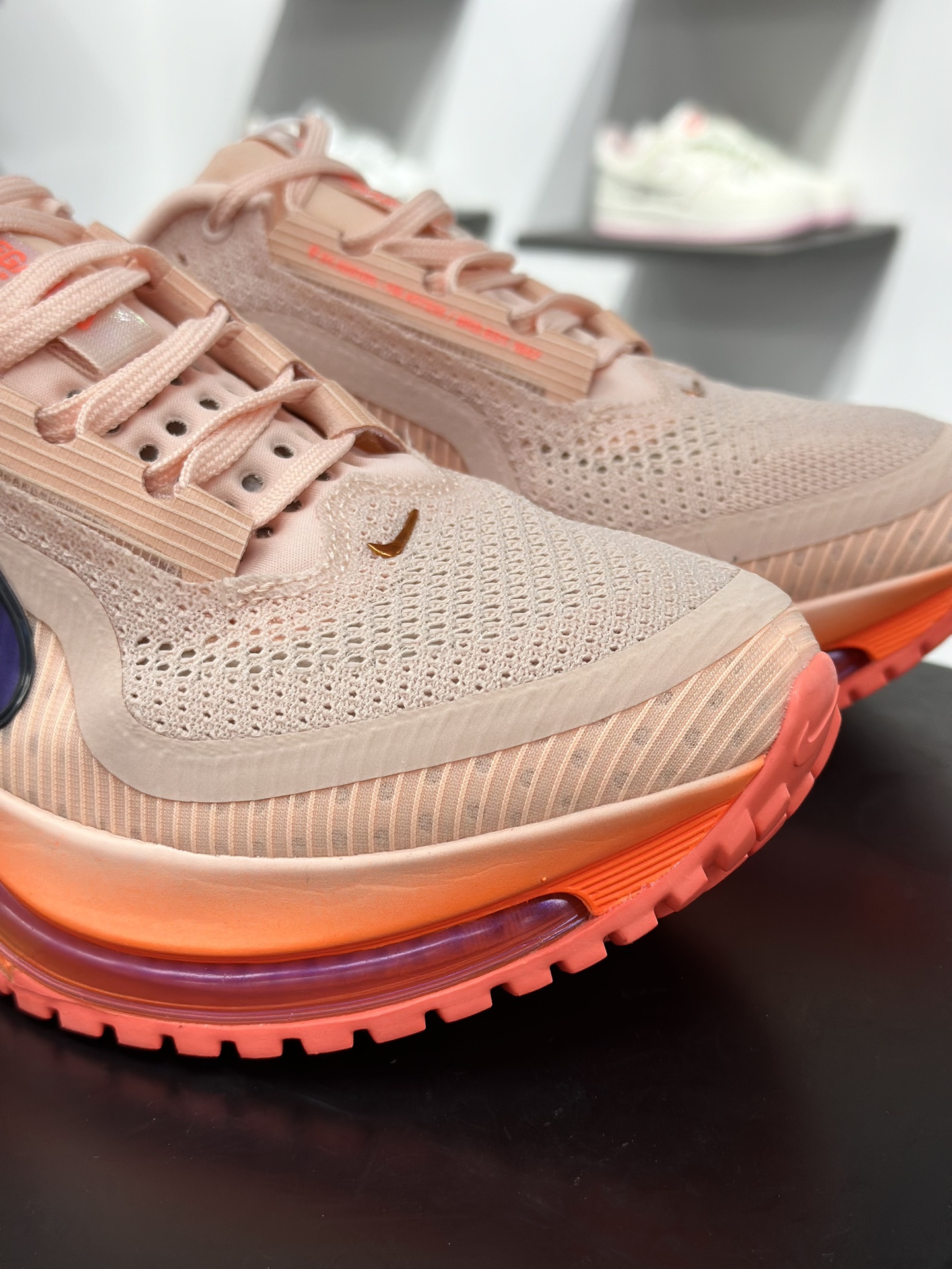 220 Nike Air Zoom Vomero Plus II6308-600