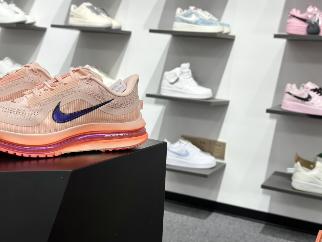 220 Nike Air Zoom Vomero Plus II6308-600