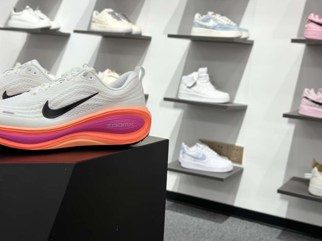 Nike Air Zoom Vomero Plus HV8154-104