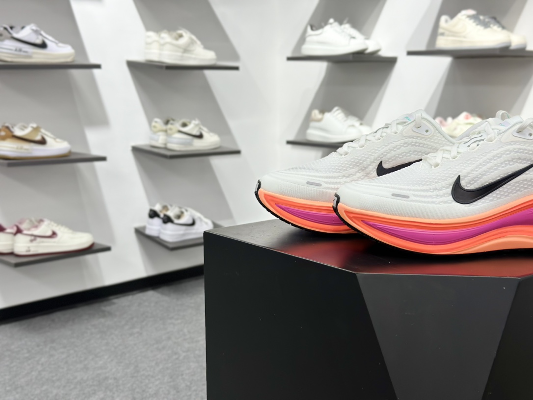 Nike Air Zoom Vomero Plus HV8154-104