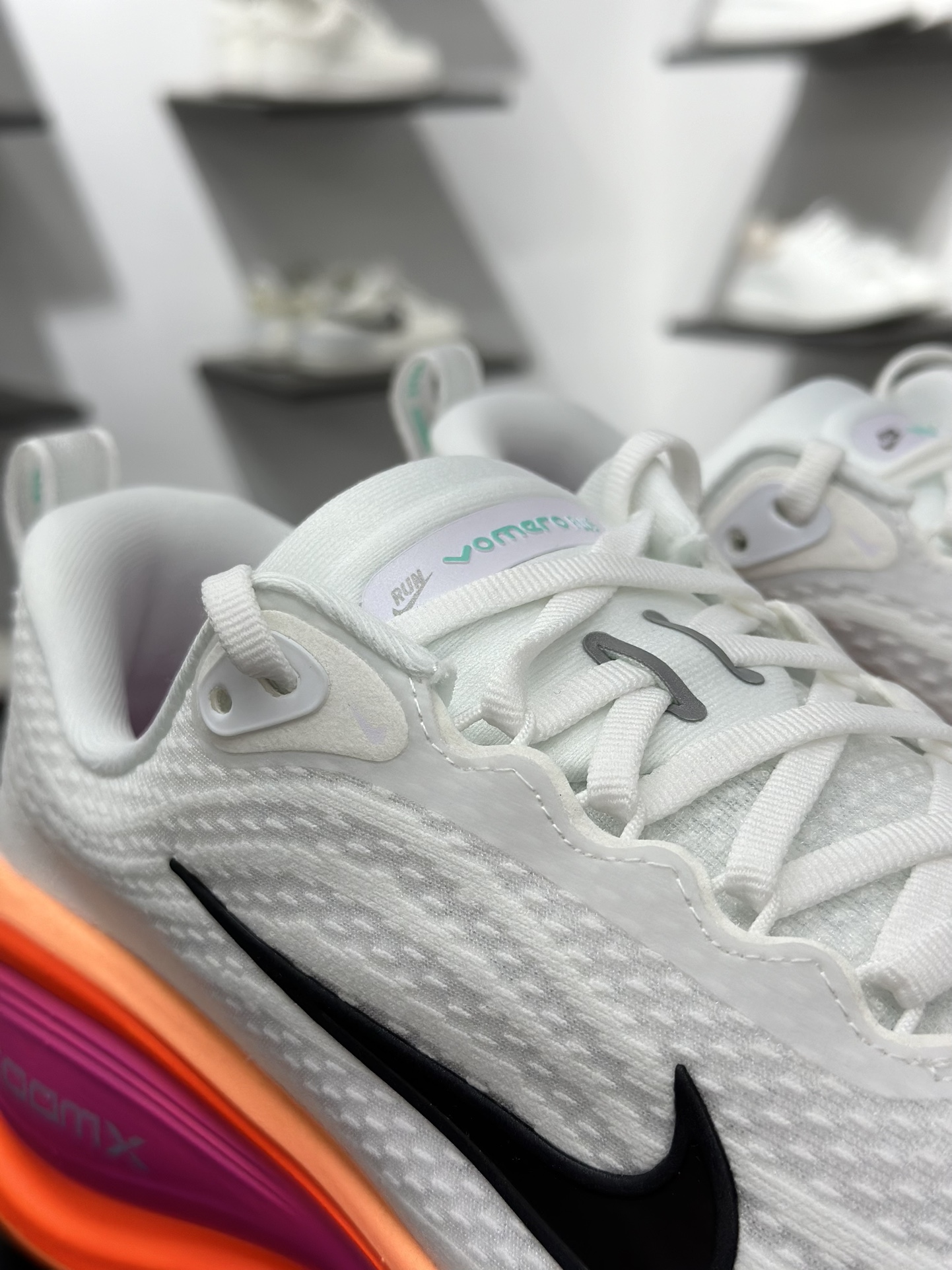 Nike Air Zoom Vomero Plus HV8154-104