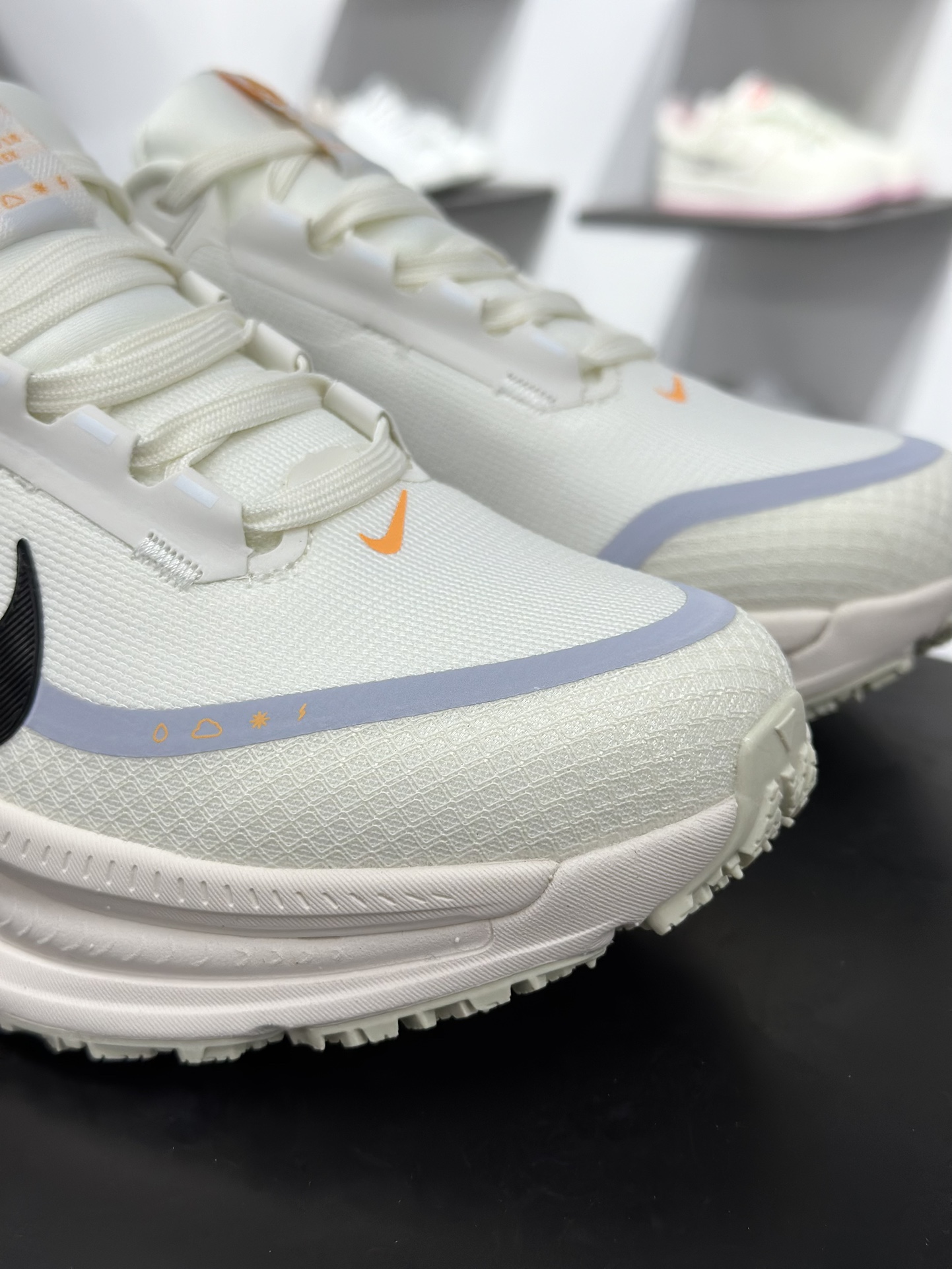 180 NK Vomero 18 GTX V18 网面透气跑步鞋 HQ7001-100