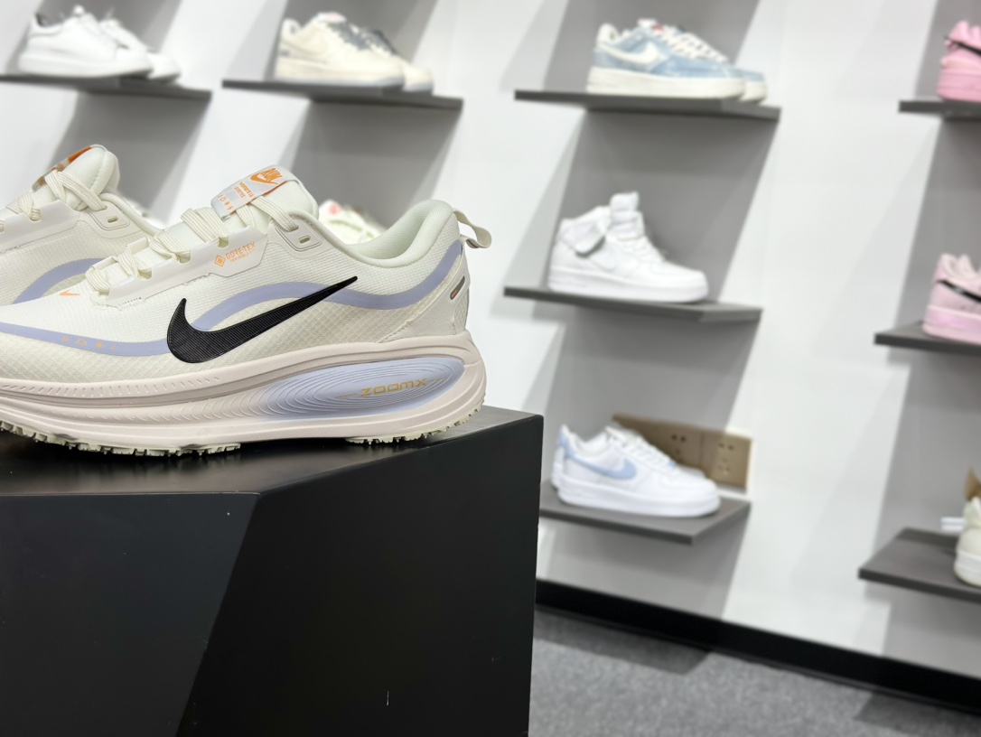 180 NK Vomero 18 GTX V18 网面透气跑步鞋 HQ7001-100