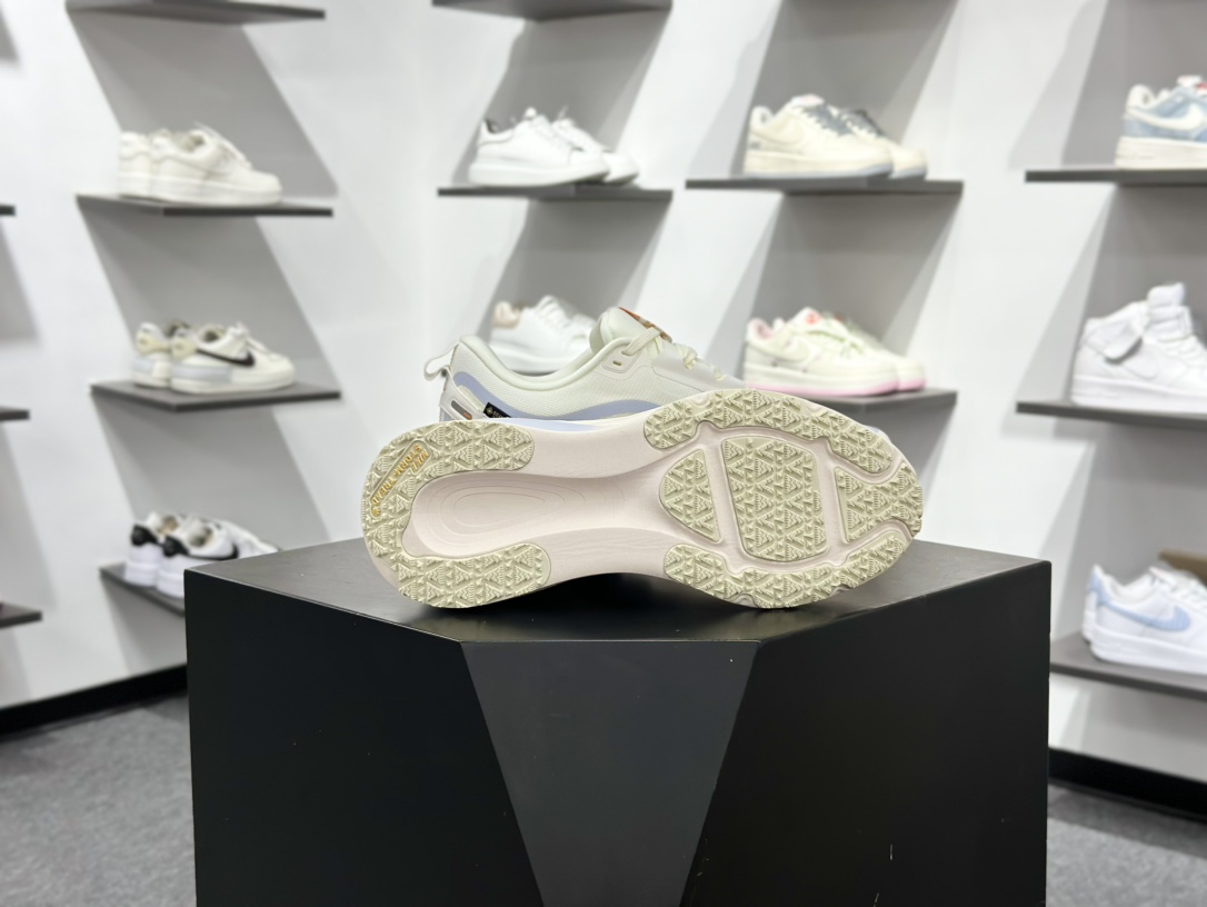 180 NK Vomero 18 GTX V18 网面透气跑步鞋 HQ7001-100