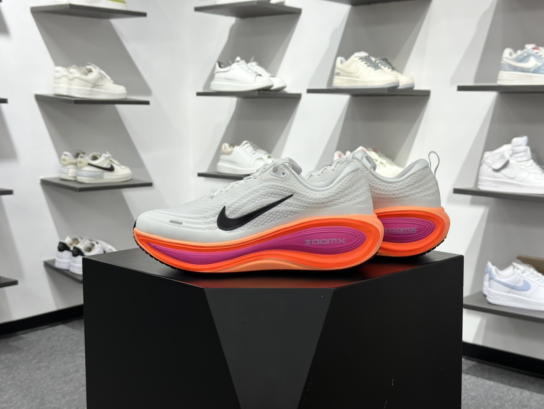 Nike Air Zoom Vomero Plus HV8154-104