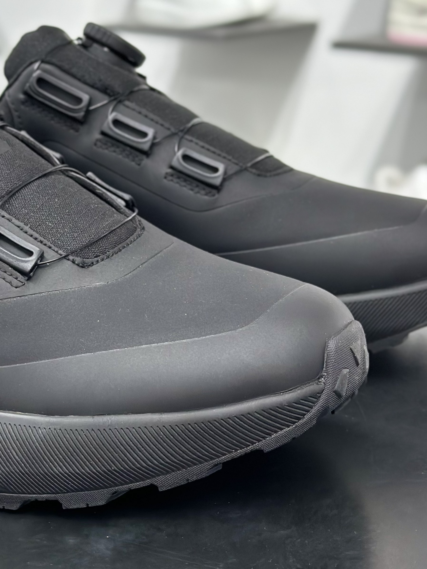 300 DESCENTE迪桑特 BOA DUALIS 时尚休闲运动覆盖防水男子越野跑鞋 D4431LSN19