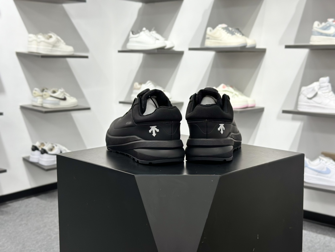 300 DESCENTE迪桑特 BOA DUALIS 时尚休闲运动覆盖防水男子越野跑鞋 D4431LSN19