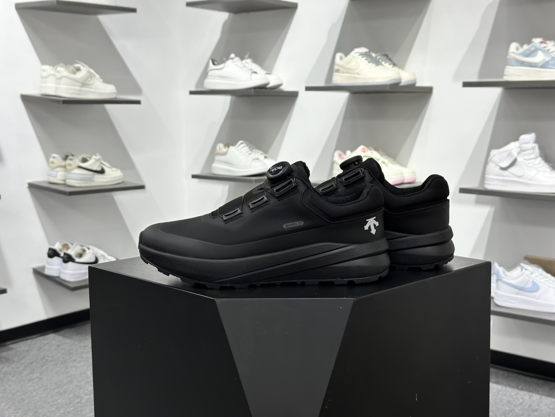 300 DESCENTE迪桑特 BOA DUALIS 时尚休闲运动覆盖防水男子越野跑鞋 D4431LSN19