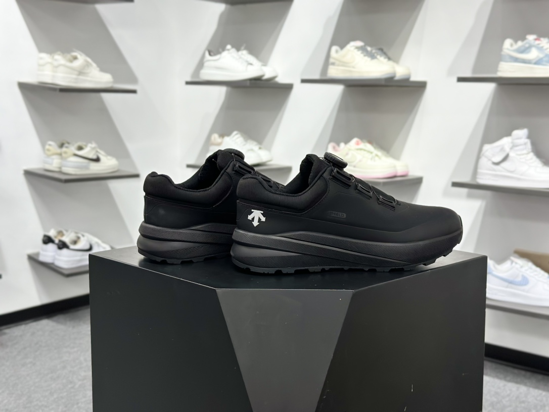 300 DESCENTE迪桑特 BOA DUALIS 时尚休闲运动覆盖防水男子越野跑鞋 D4431LSN19