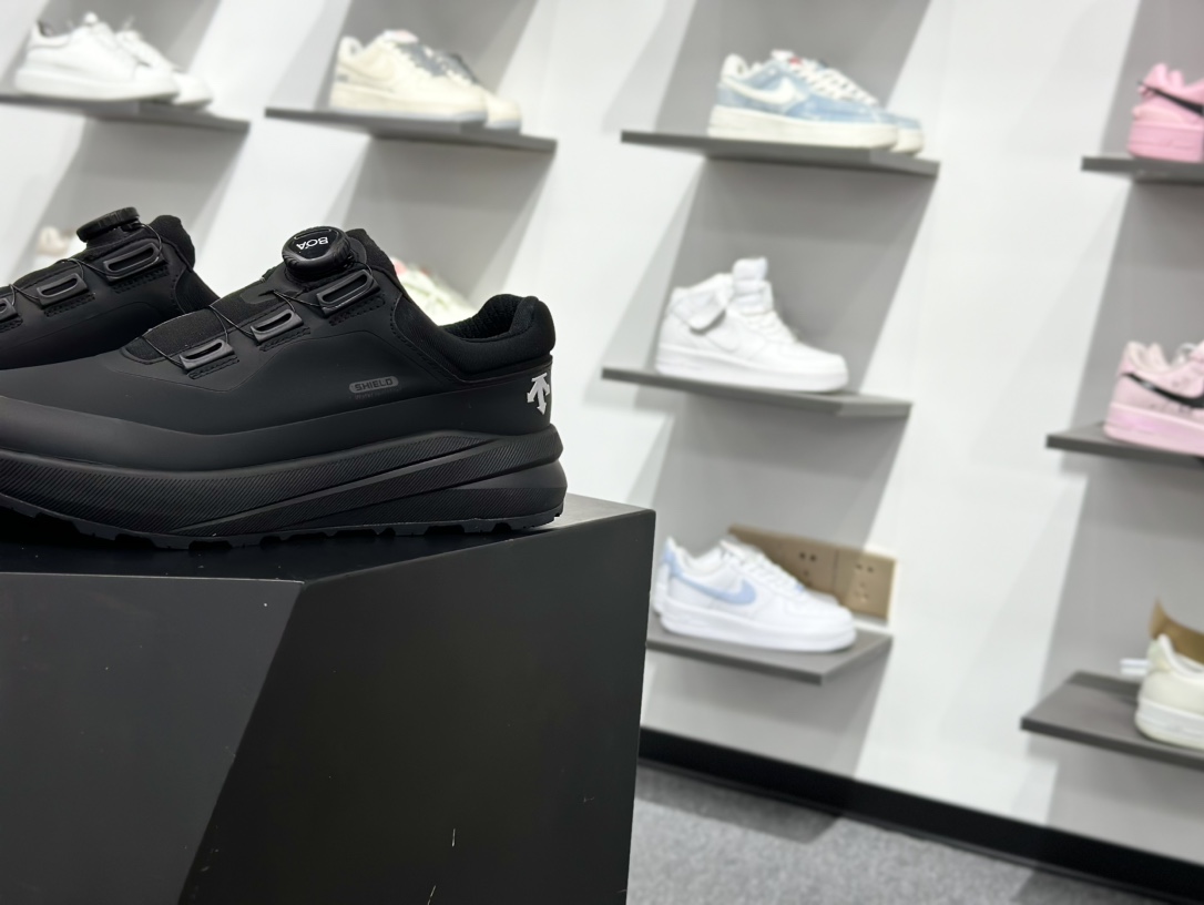 300 DESCENTE迪桑特 BOA DUALIS 时尚休闲运动覆盖防水男子越野跑鞋 D4431LSN19