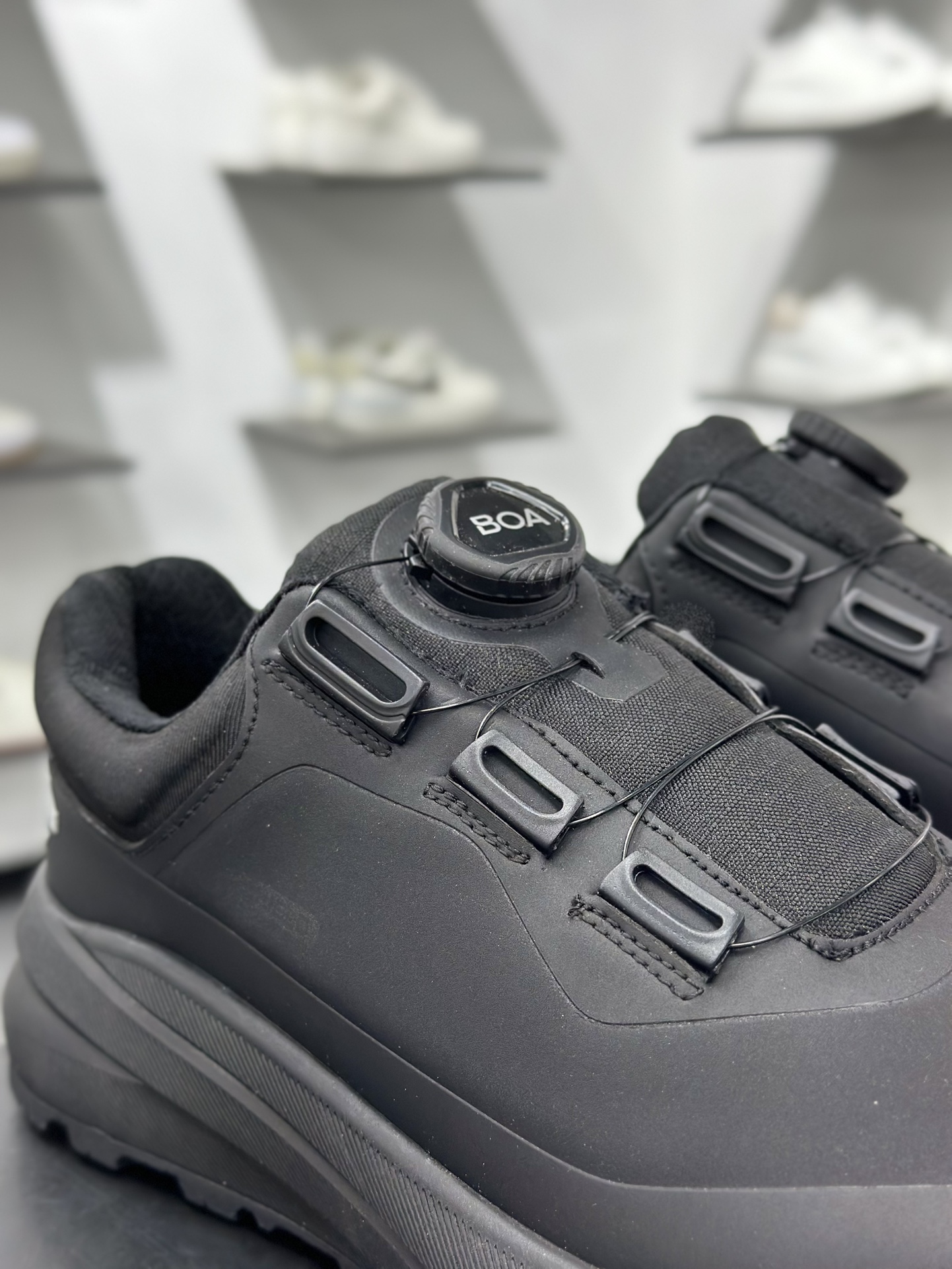 300 DESCENTE迪桑特 BOA DUALIS 时尚休闲运动覆盖防水男子越野跑鞋 D4431LSN19