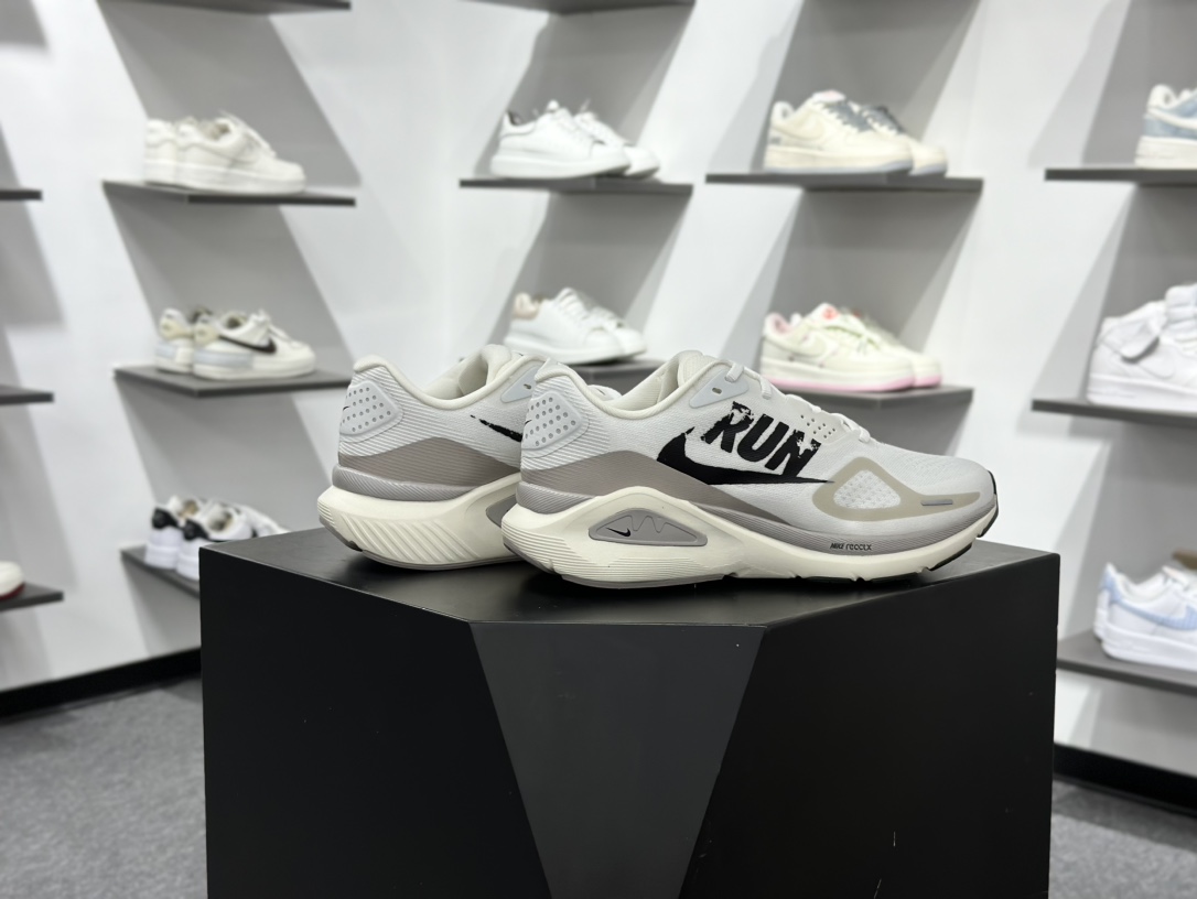 180 Nike Air Zoom Structure 26 RUN 轻量跑鞋 IB5698-100