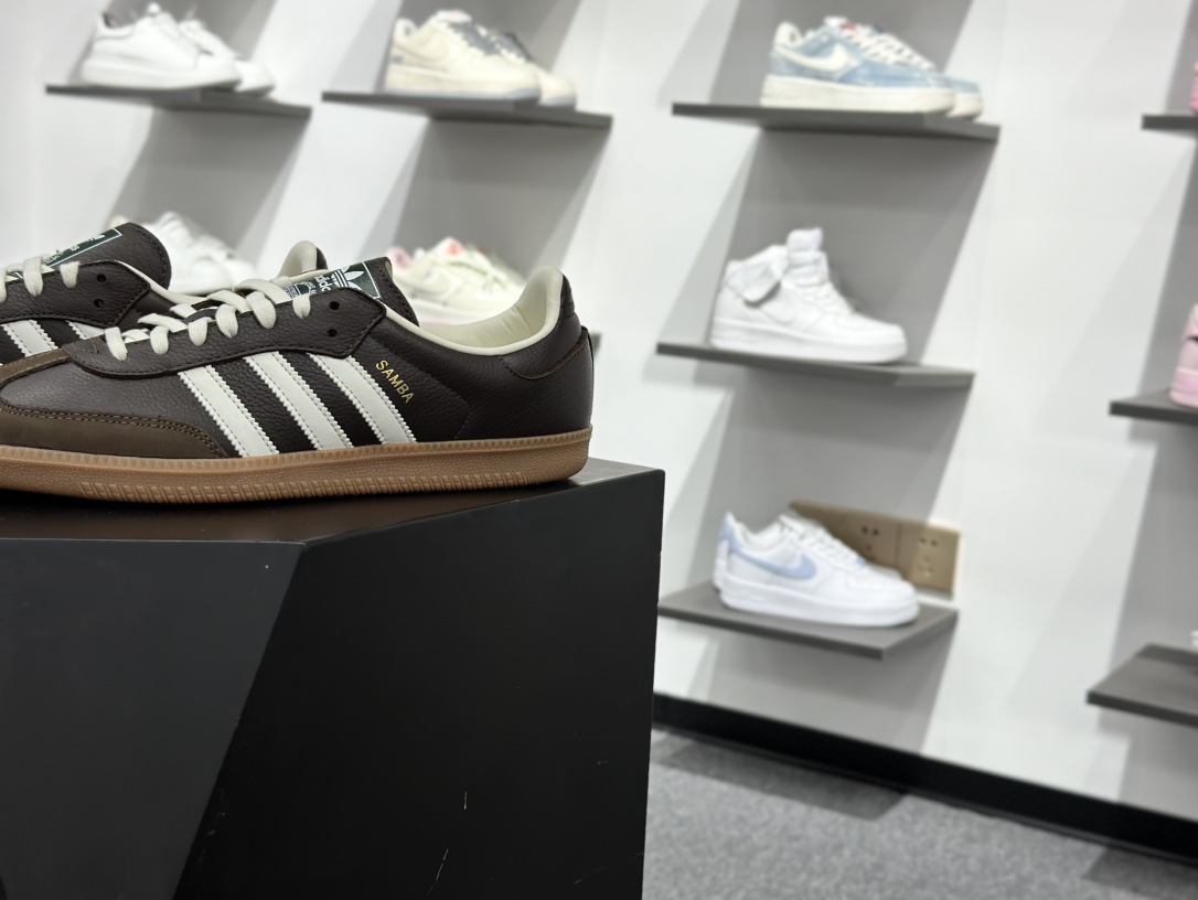 200 Adidas Samba OG 复古桑巴板鞋 JR0891