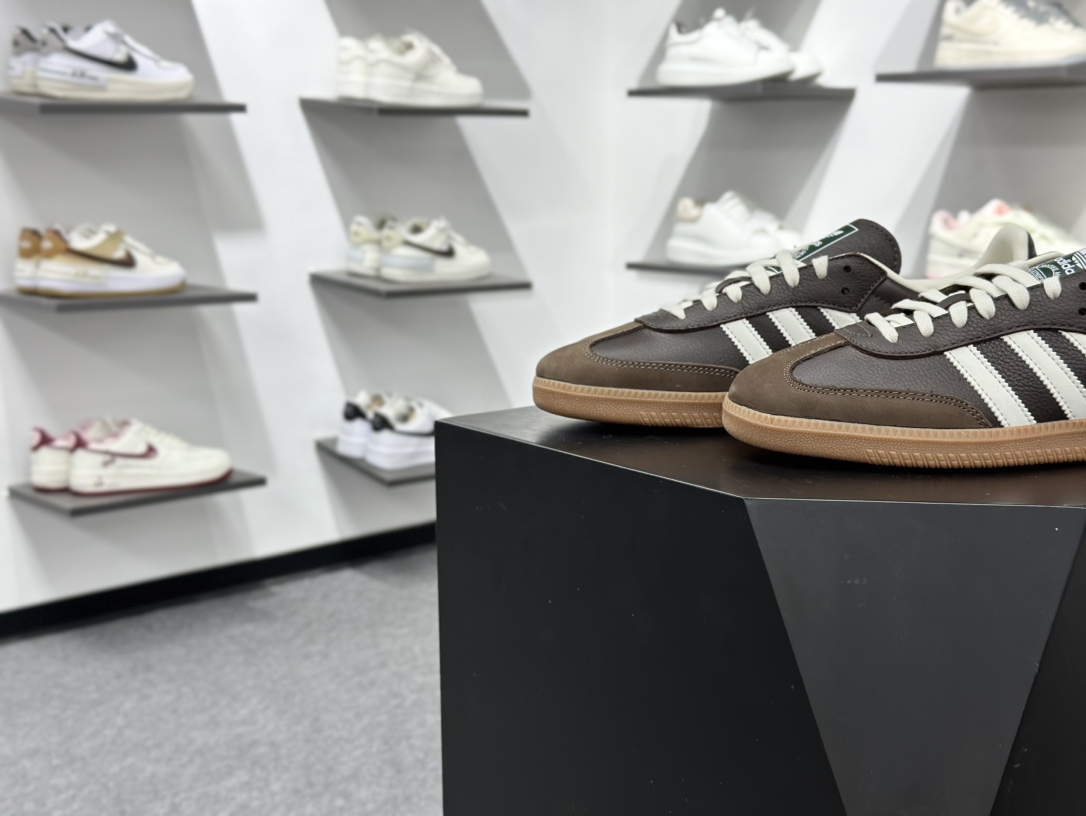 200 Adidas Samba OG 复古桑巴板鞋 JR0891