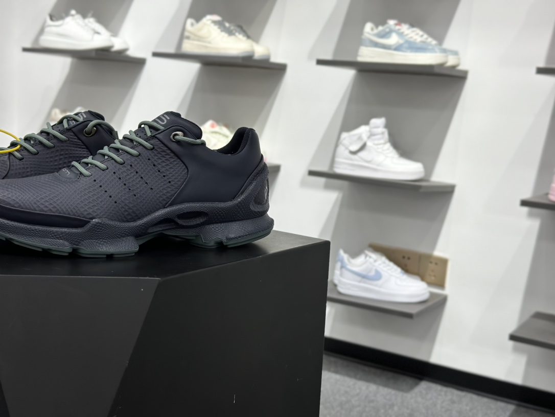 300 ecco爱步 Biom C 牛皮 户外 轻盈舒适 系带 橡胶大底 低帮 生活休闲鞋 男款 午夜蓝 80033461095