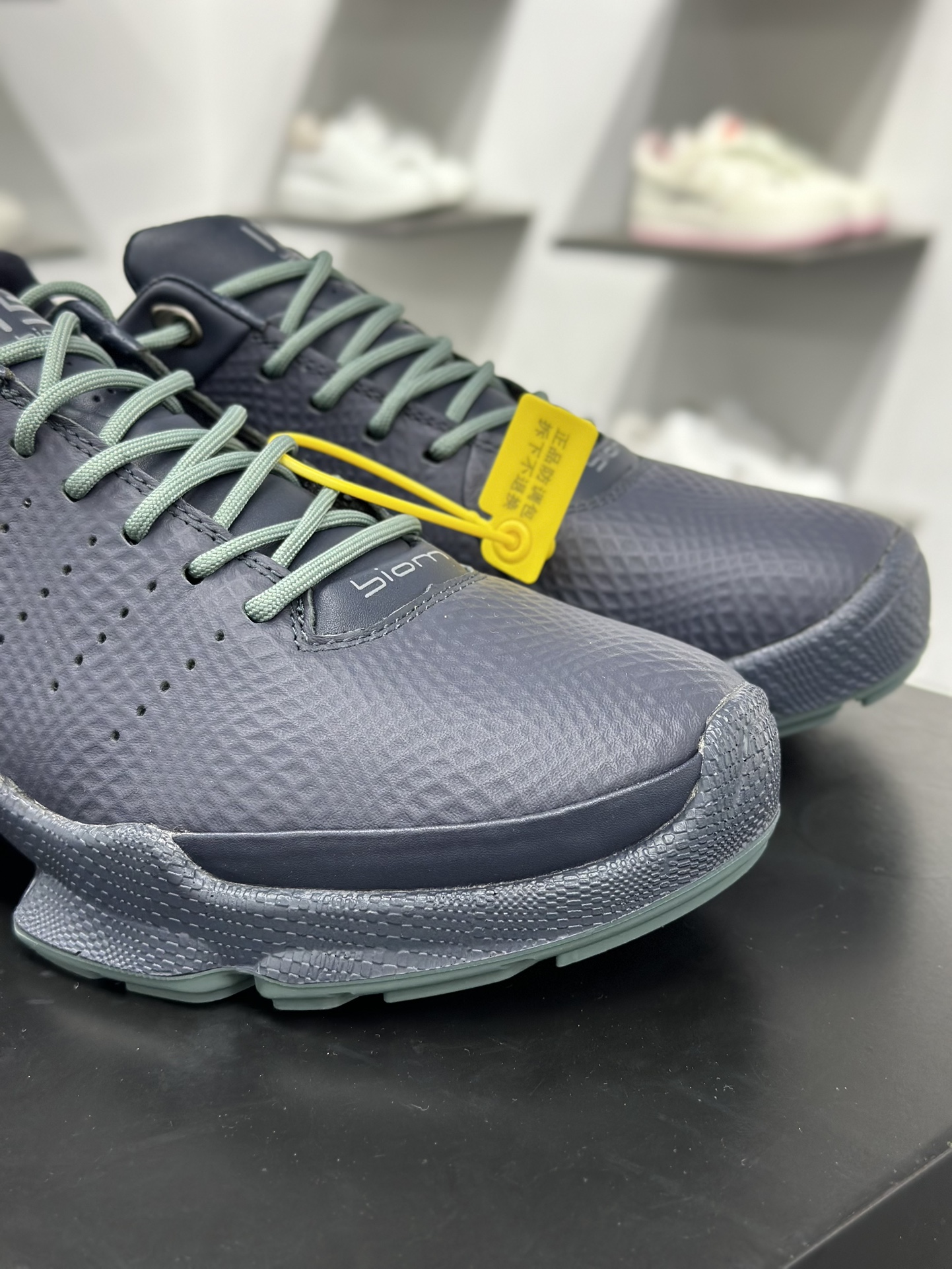 300 ecco爱步 Biom C 牛皮 户外 轻盈舒适 系带 橡胶大底 低帮 生活休闲鞋 男款 午夜蓝 80033461095