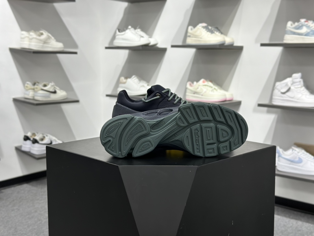 300 ecco爱步 Biom C 牛皮 户外 轻盈舒适 系带 橡胶大底 低帮 生活休闲鞋 男款 午夜蓝 80033461095