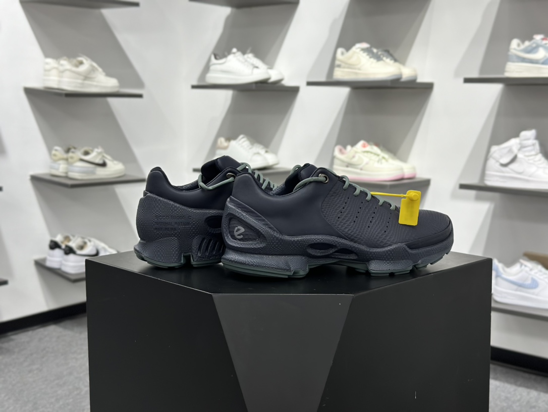 300 ecco爱步 Biom C 牛皮 户外 轻盈舒适 系带 橡胶大底 低帮 生活休闲鞋 男款 午夜蓝 80033461095