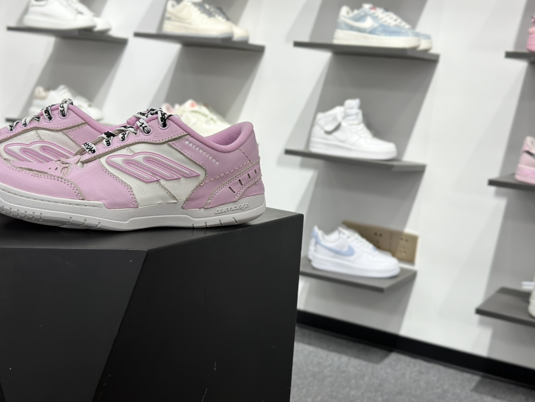 400 巴黎世家Balenciaga Hamptons Worn-Out Low Sneakers 汉普顿斯系列低帮复古DUnk风休闲运动鞋