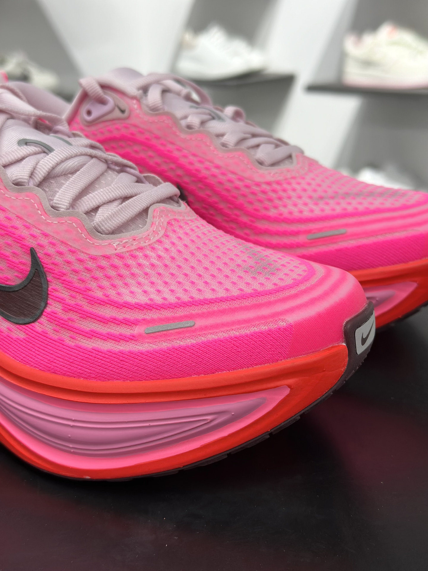 Nike VOMERO PLUS轻盈跑鞋 顶级版本 Nike VOMERO 18 舒适百搭防滑耐磨 低帮 休闲跑步鞋男女同款 HV8154-604-High Quatity Cheap Brand wholesale wholesaler seller Clothes Bags handbags Sneakers Top Fashion Clothing Shoes from China Factory Chinese suppliers best Quality Beautiful Price Nike VOMERO PLUS轻盈跑鞋 顶级版本 Nike VOMERO 18 舒适百搭防滑耐磨 低帮 休闲跑步鞋男女同款 HV8154-604