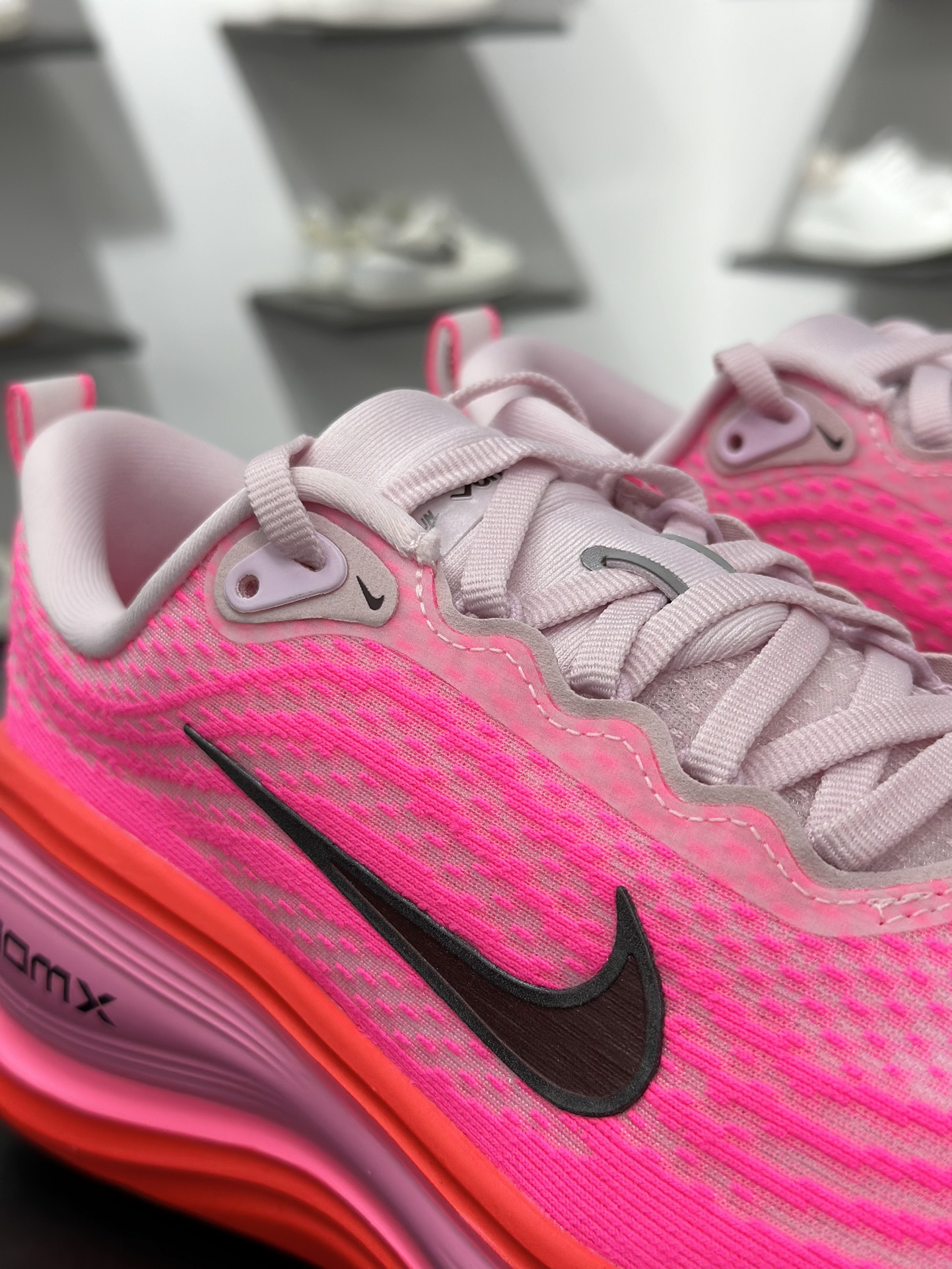 Nike VOMERO PLUS轻盈跑鞋 顶级版本 Nike VOMERO 18 舒适百搭防滑耐磨 低帮 休闲跑步鞋男女同款 HV8154-604-High Quatity Cheap Brand wholesale wholesaler seller Clothes Bags handbags Sneakers Top Fashion Clothing Shoes from China Factory Chinese suppliers best Quality Beautiful Price Nike VOMERO PLUS轻盈跑鞋 顶级版本 Nike VOMERO 18 舒适百搭防滑耐磨 低帮 休闲跑步鞋男女同款 HV8154-604