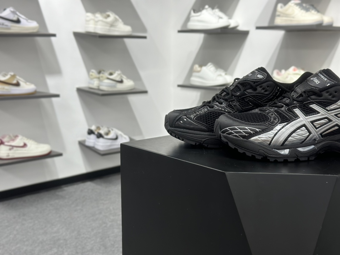 200 ASICS Gel-Nimbus 10.1 亚瑟士雨云10.1代系列轻量缓震休闲运动跑步鞋 1203A929-001