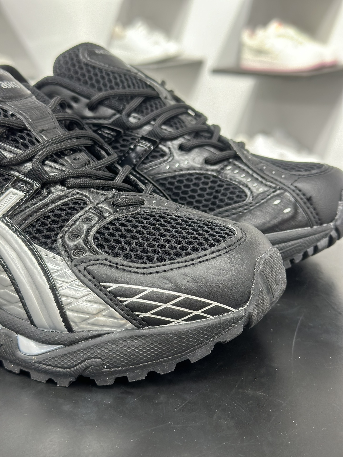 200 ASICS Gel-Nimbus 10.1 亚瑟士雨云10.1代系列轻量缓震休闲运动跑步鞋 1203A929-001