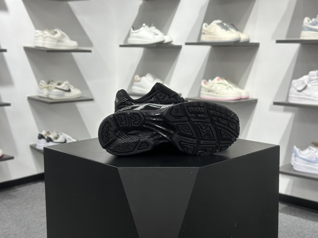 200 ASICS Gel-Nimbus 10.1 亚瑟士雨云10.1代系列轻量缓震休闲运动跑步鞋 1203A929-001