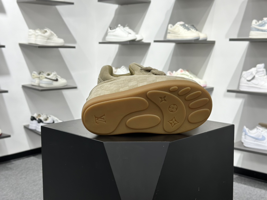 500 LOUIS VUITTON x Nigo lv联名款 Yeti FW25 绒面牛皮革圆头系带阿甘鞋及踝雪地靴