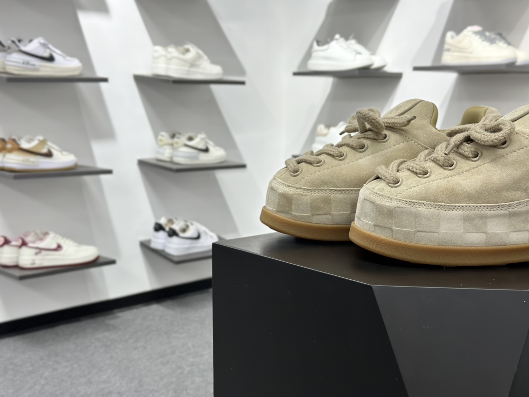 500 LOUIS VUITTON x Nigo lv联名款 Yeti FW25 绒面牛皮革圆头系带阿甘鞋及踝雪地靴