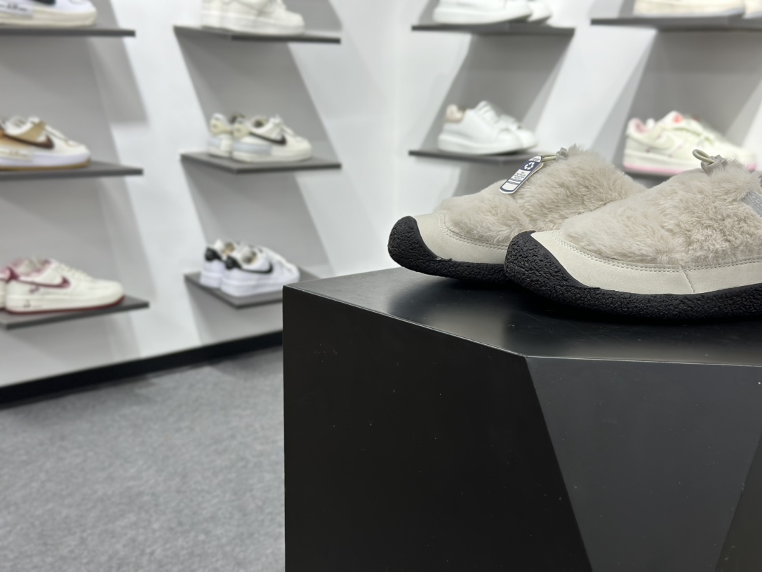 180 KEEN Howser 3 SLIDE 小熊掌 保暖舒适 防滑 低帮 生活休闲鞋 女款 1022258-Chinese UA Cheap High Quatity Brand Clothes Bags handbags Sneakers wholesale wholesaler seller from China Factory suppliers Fashion Clothing Shoes best Quality Beautiful Price 180 KEEN Howser 3 SLIDE 小熊掌 保暖舒适 防滑 低帮 生活休闲鞋 女款 1022258