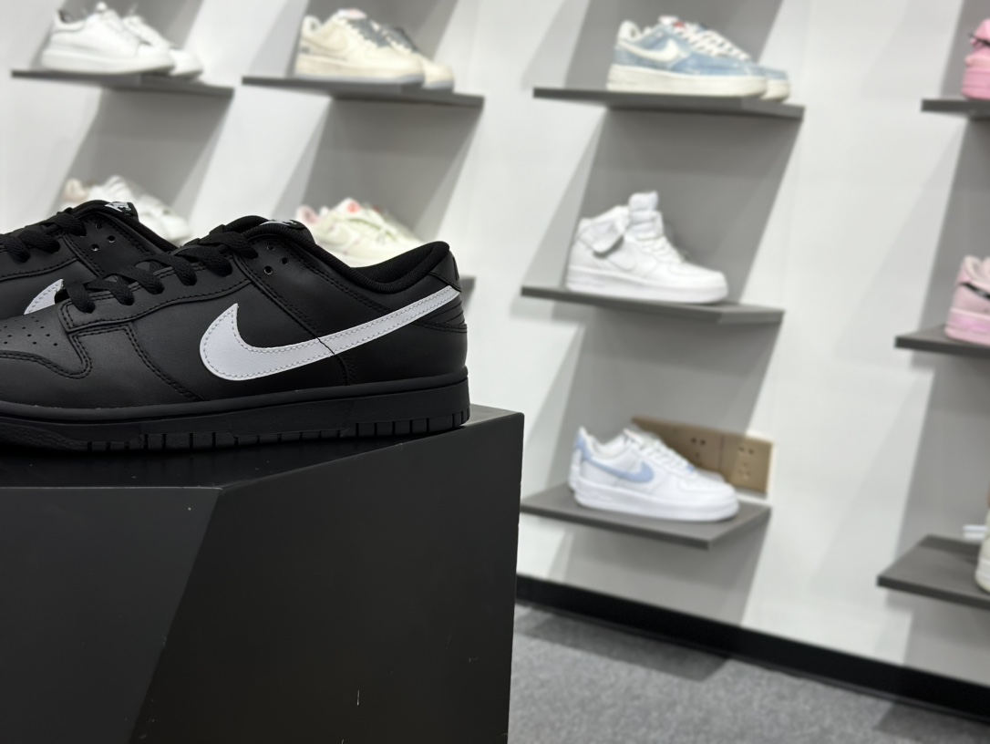 200 NK Dunk Low 黑白 IO7606-010
