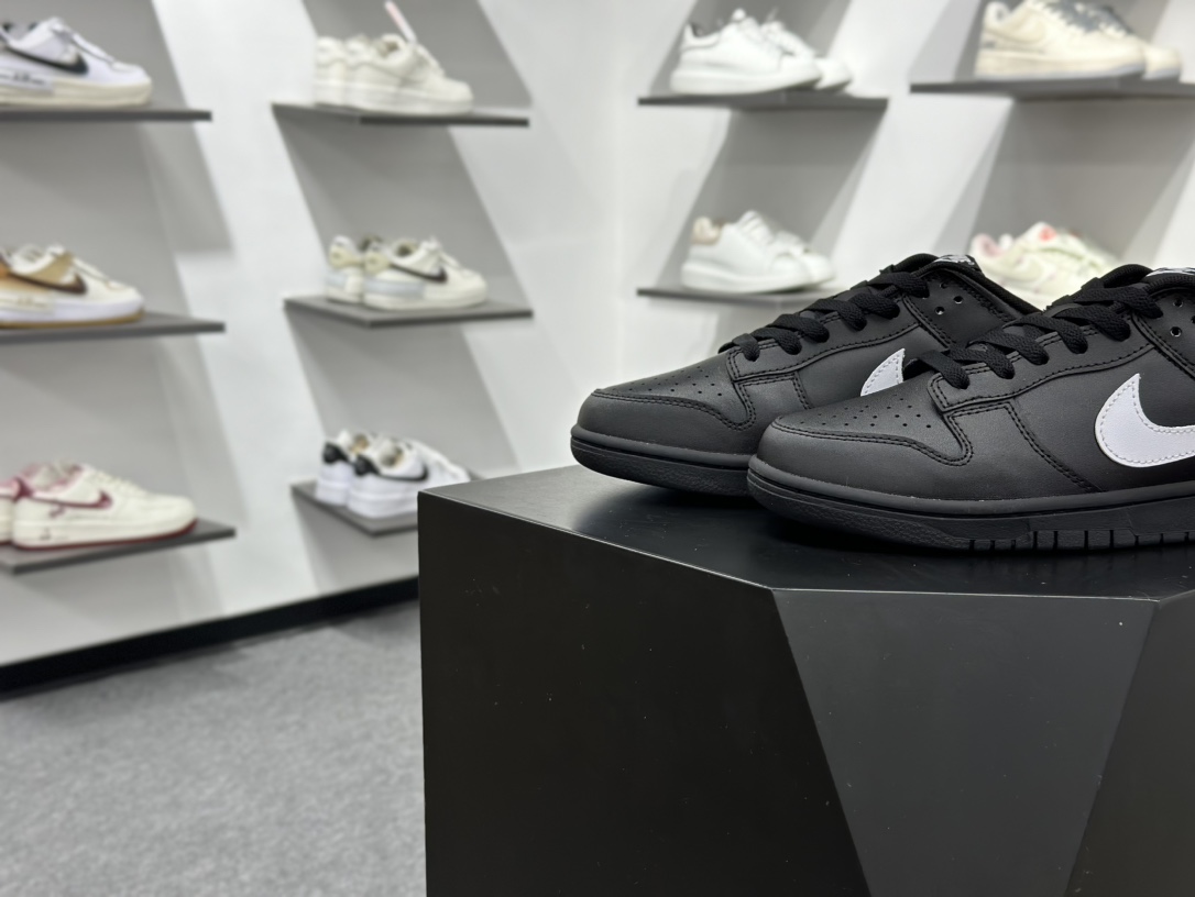 200 NK Dunk Low 黑白 IO7606-010