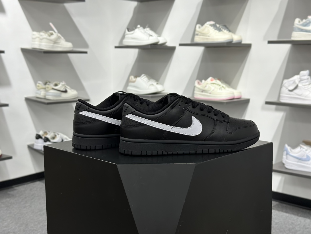 200 NK Dunk Low 黑白 IO7606-010