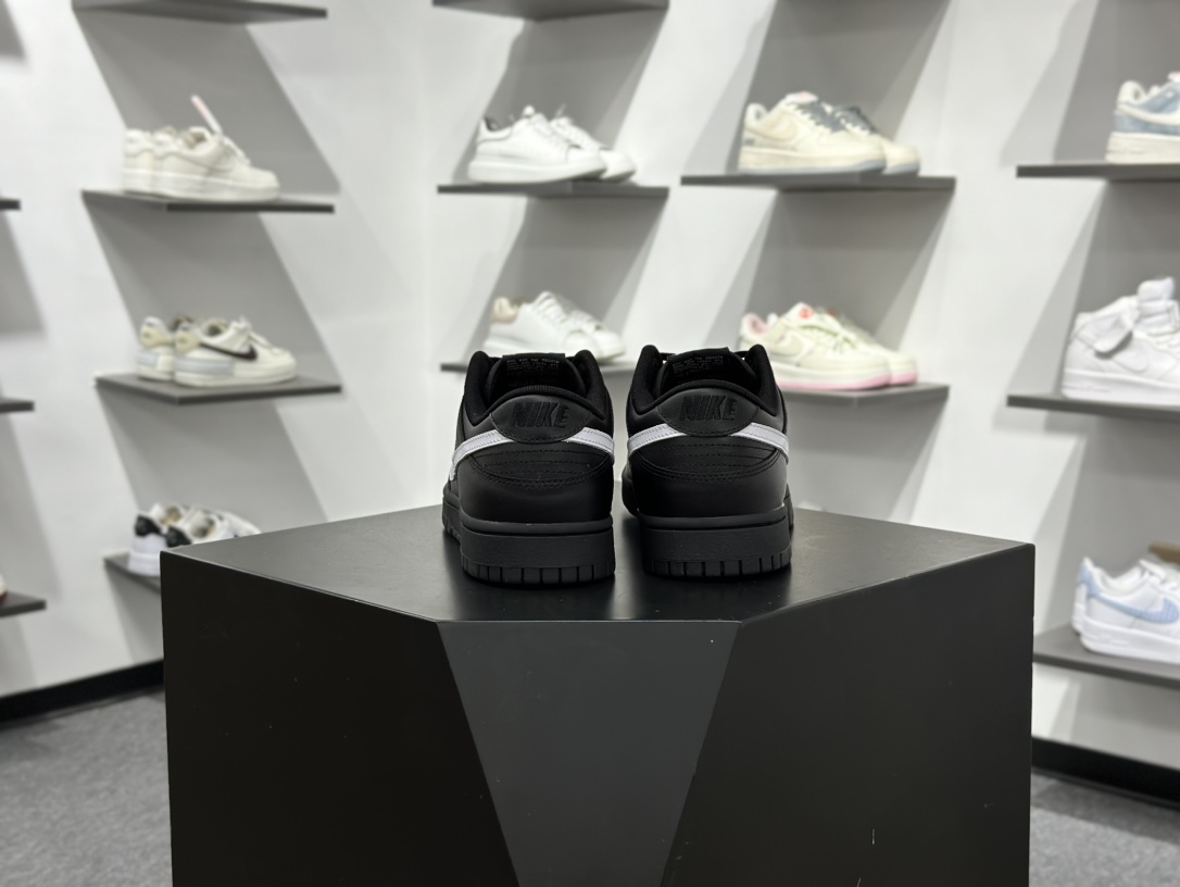 200 NK Dunk Low 黑白 IO7606-010