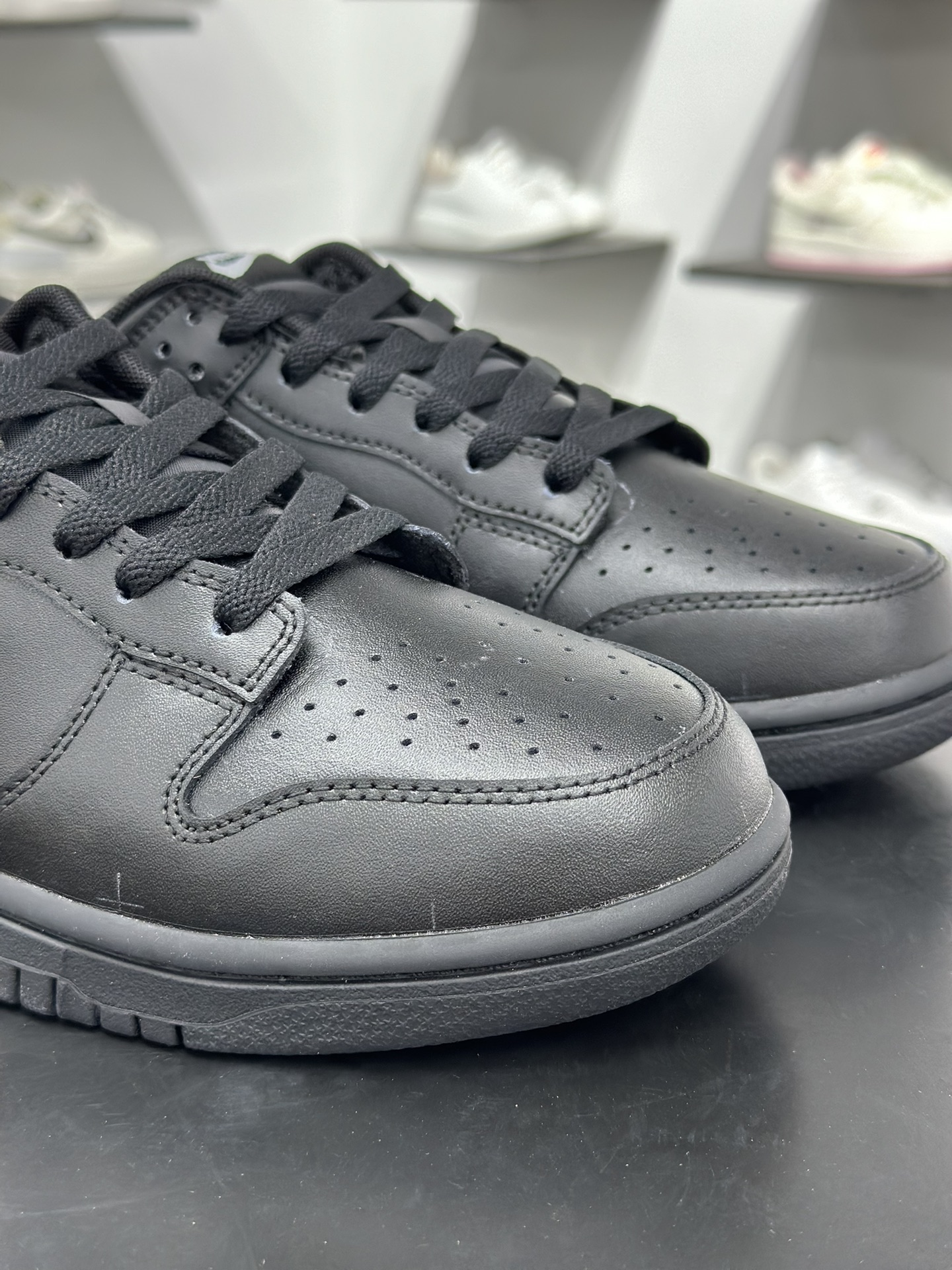 200 NK Dunk Low 黑白 IO7606-010