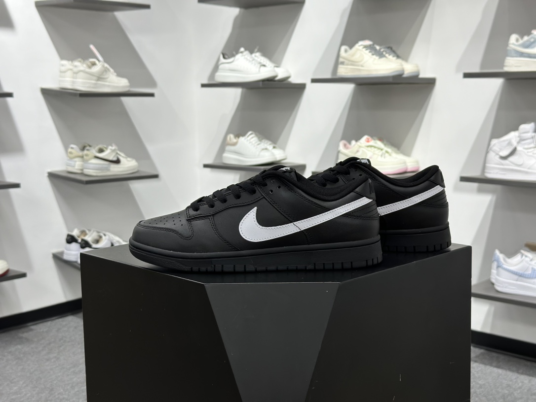 200 NK Dunk Low 黑白 IO7606-010