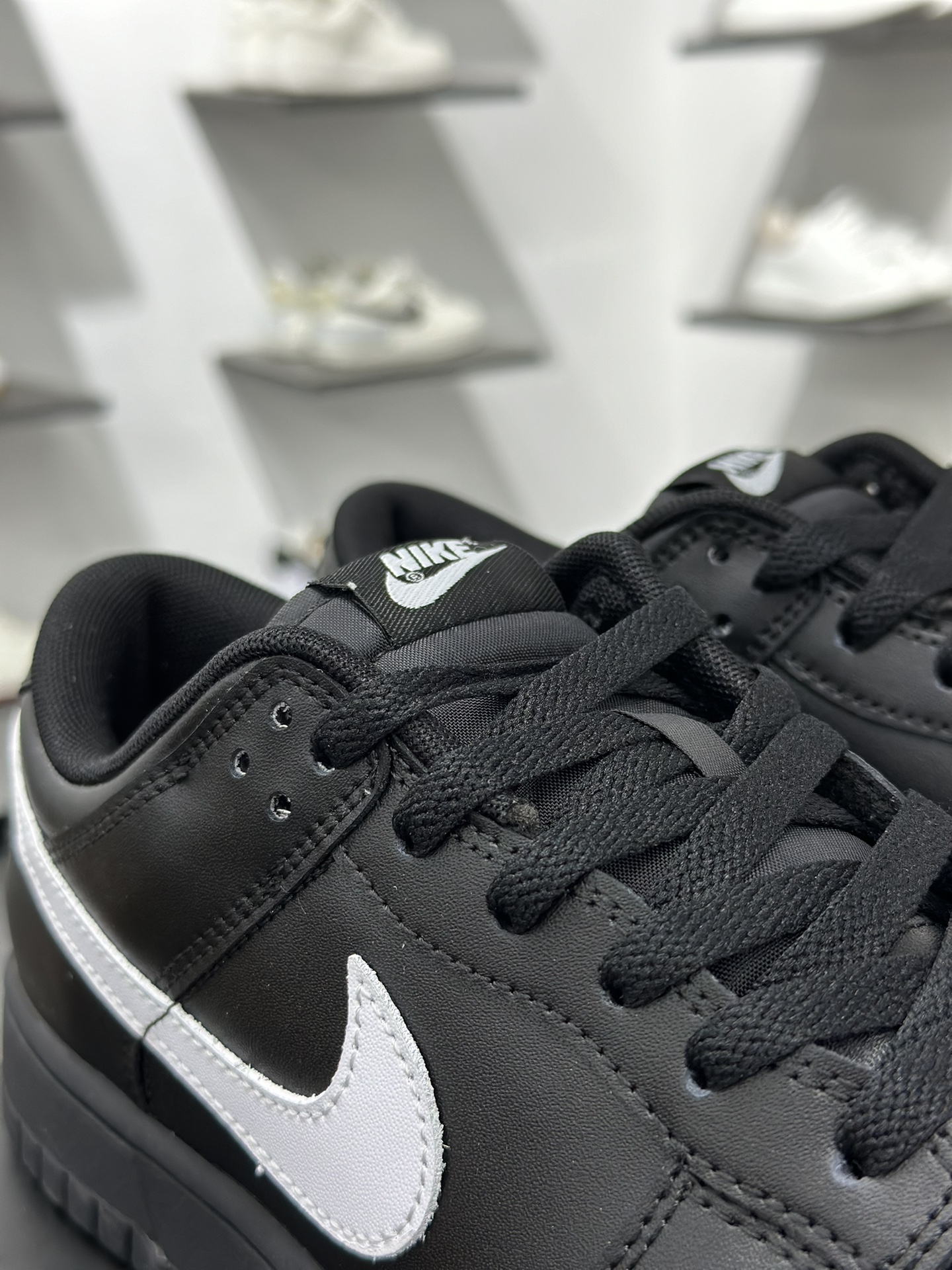 200 NK Dunk Low 黑白 IO7606-010