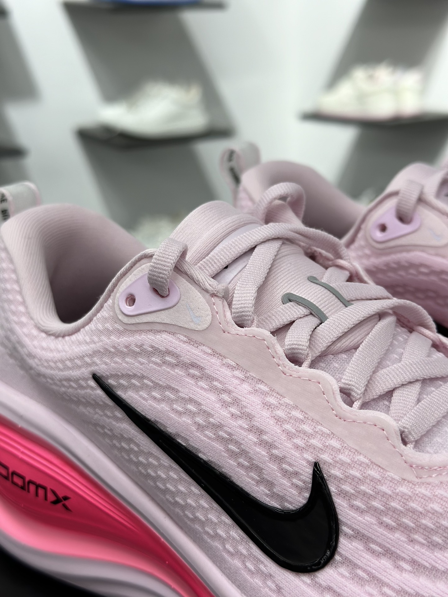 180 NK Vomero Plus 网面透气跑步鞋 HV8150-602