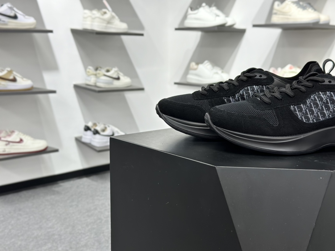 350 Dior B25系列 运动鞋 跑步鞋 这款 B25 Runner 运动鞋