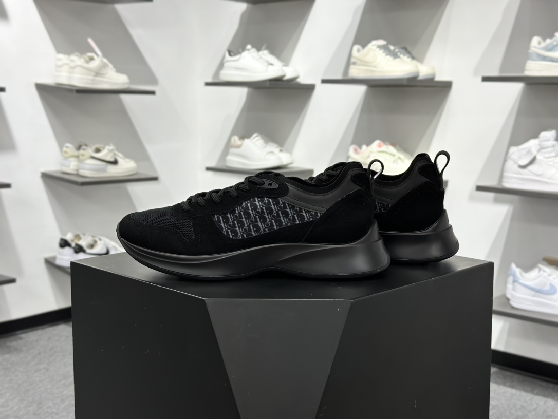 350 Dior B25系列 运动鞋 跑步鞋 这款 B25 Runner 运动鞋