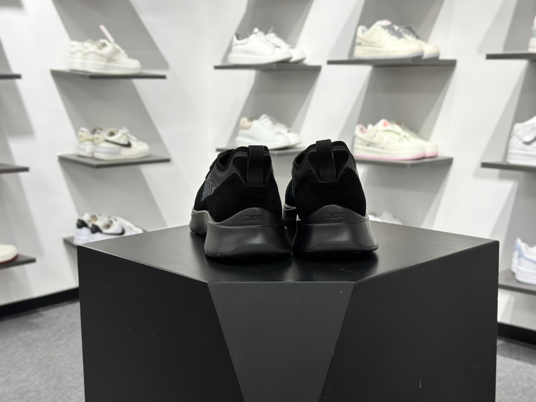 350 Dior B25系列 运动鞋 跑步鞋 这款 B25 Runner 运动鞋