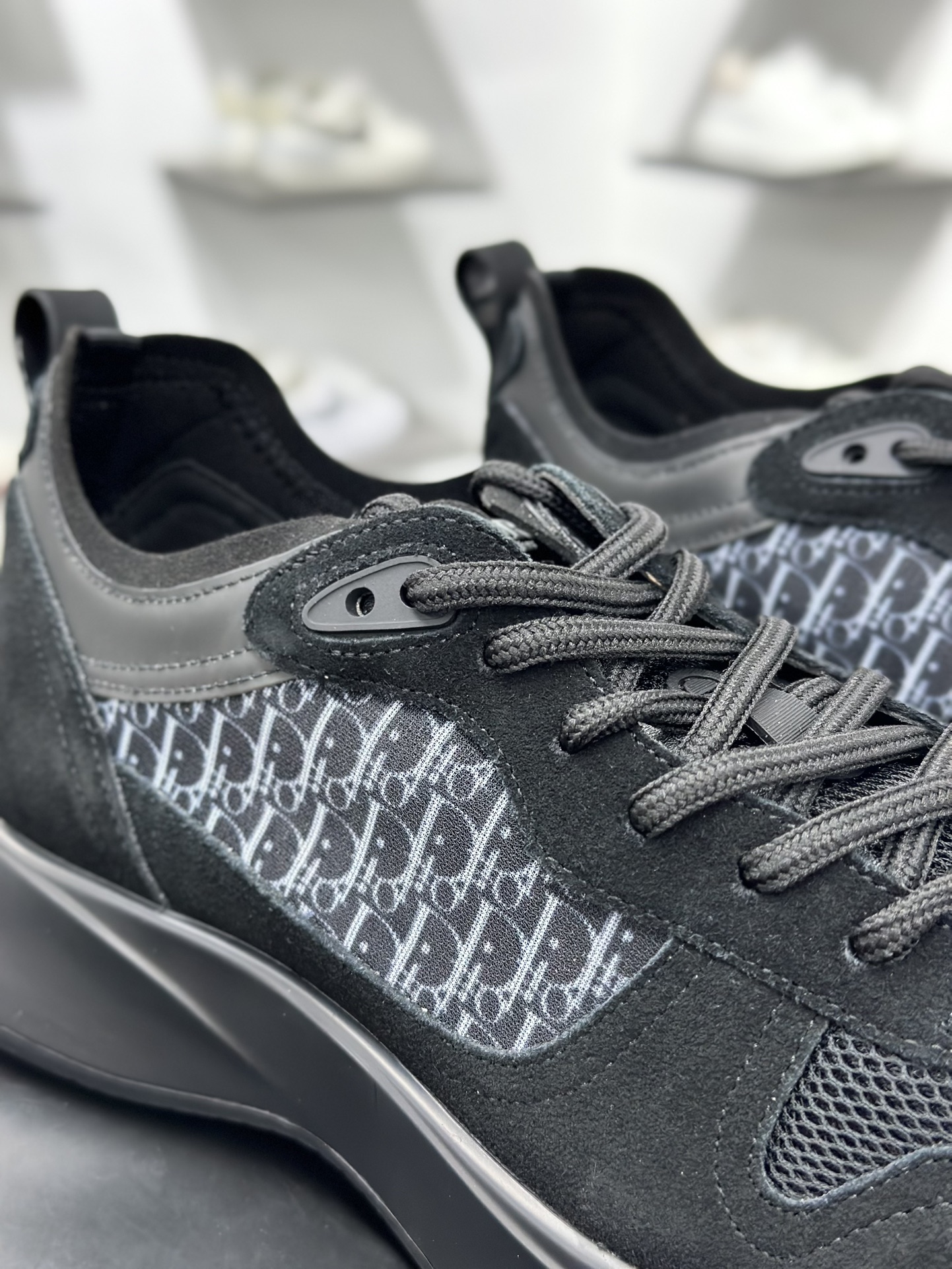 350 Dior B25系列 运动鞋 跑步鞋 这款 B25 Runner 运动鞋