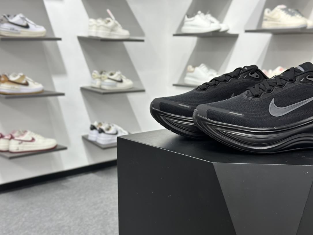 200 NK Vomero Plus 网面透气跑步鞋 HV8150-003-Chinese UA Cheap High Quatity Brand Clothes Bags handbags Sneakers wholesale wholesaler seller from China Factory suppliers Fashion Clothing Shoes best Quality Beautiful Price 200 NK Vomero Plus 网面透气跑步鞋 HV8150-003