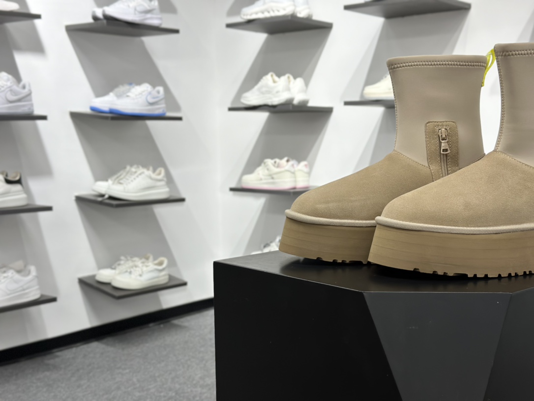 240 UGG 百搭单品 迪普靴 1144031 EVA高弹橡胶大底 舒适轻盈 优选质感鞋面 1144031