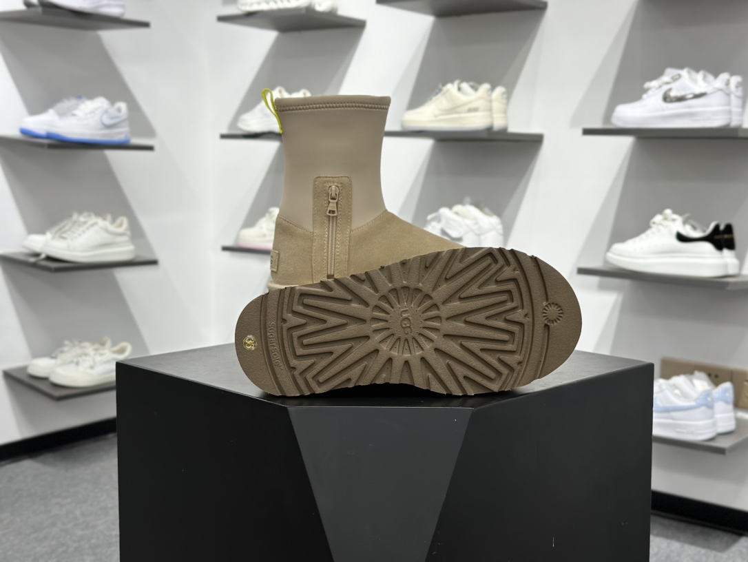 240 UGG 百搭单品 迪普靴 1144031 EVA高弹橡胶大底 舒适轻盈 优选质感鞋面 1144031